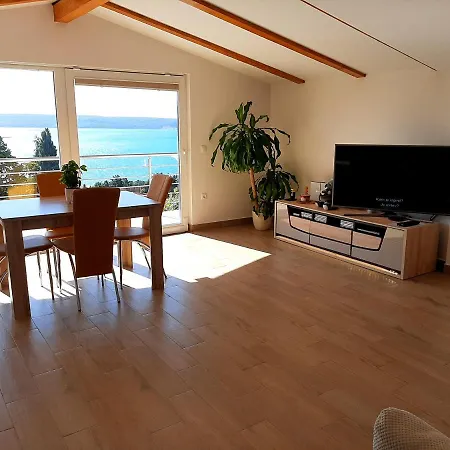 Red Rose Apartment